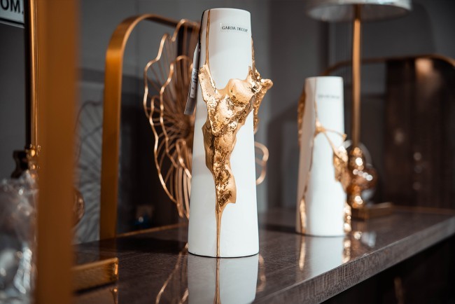 Ваза керамическая белая с золотым декором 13*9*30см (TT-00007450) Ваза керамическая белая с золотым декором 13*9*30см (TT-00007450)