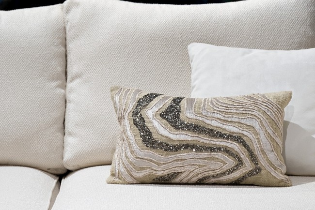 Подушка с бисером "Мрамор" бежевая 30*50см (TT-00011417)