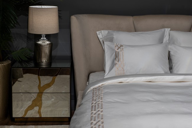 Комплект постельного белья с вышивкой Паллада, золотой, Двуспальный евро (200*220) (TT-00013969)