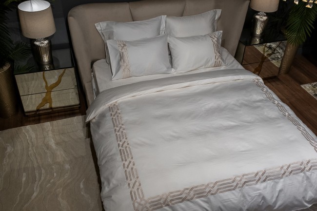 Комплект постельного белья с вышивкой Паллада, золотой, Двуспальный евро (200*220) (TT-00013969)