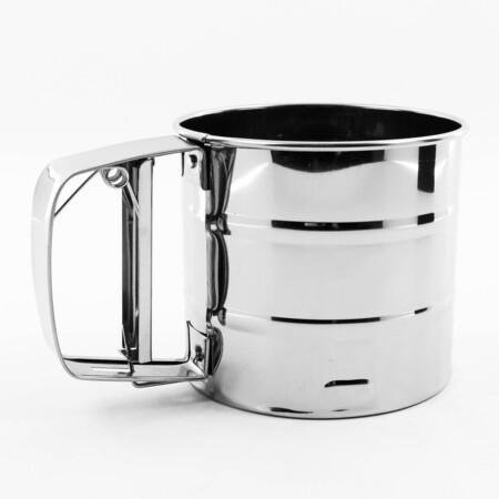 Кружка-сито с мерной шкалой 0,55 л Mayer&Boch (9230-1) Кружка-сито с мерной шкалой 0,55 л Mayer&Boch (9230-1)