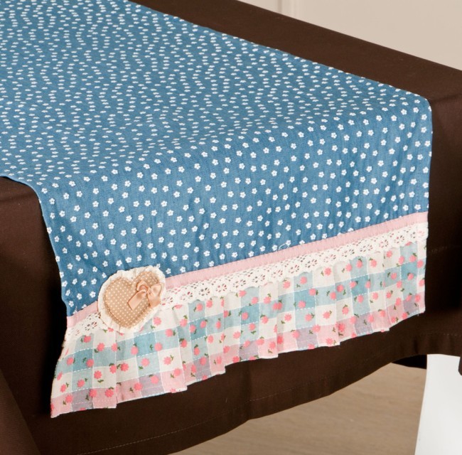 Дорожка-наперон на стол"джинсовое сердце" 41*96см, 100% хлопок SANTALINO (850-811-3) Дорожка-наперон на стол"джинсовое сердце" 41*96см, 100% хлопок SANTALINO (850-811-3)