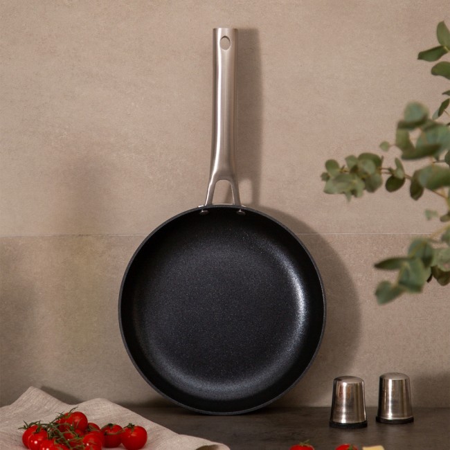 Сковорода антипригар. 3х слойным покрыт. daikin, серия "chef" agness 24*4.5cm, анодирован.алюминий Agness (947-107) Сковорода антипригар. 3х слойным покрыт. daikin, серия "chef" agness 24*4.5cm, анодирован.алюминий Agness (947-107)