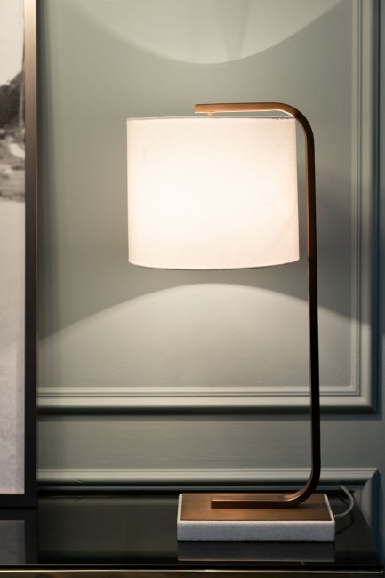 Лампа настольная плафон белый 27*h.66 см (TT-00007301) Лампа настольная плафон белый 27*h.66 см (TT-00007301)