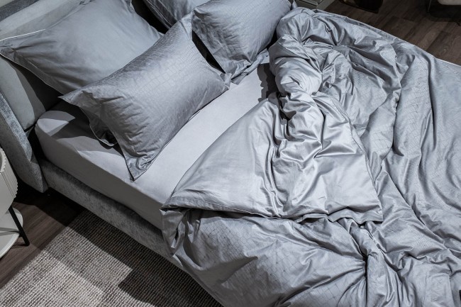 Простыня на резинке сатин серый 180*200*30 (TT-00010352) Простыня на резинке сатин серый 180*200*30 (TT-00010352)