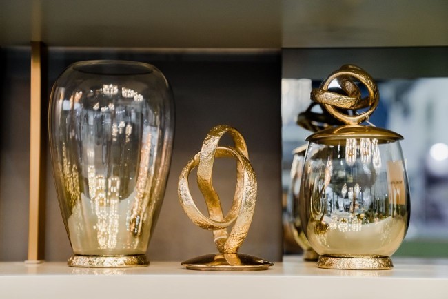 Ваза декор.с крышкой "Лиана" металл/стекло19*19*50см (TT-00010104)