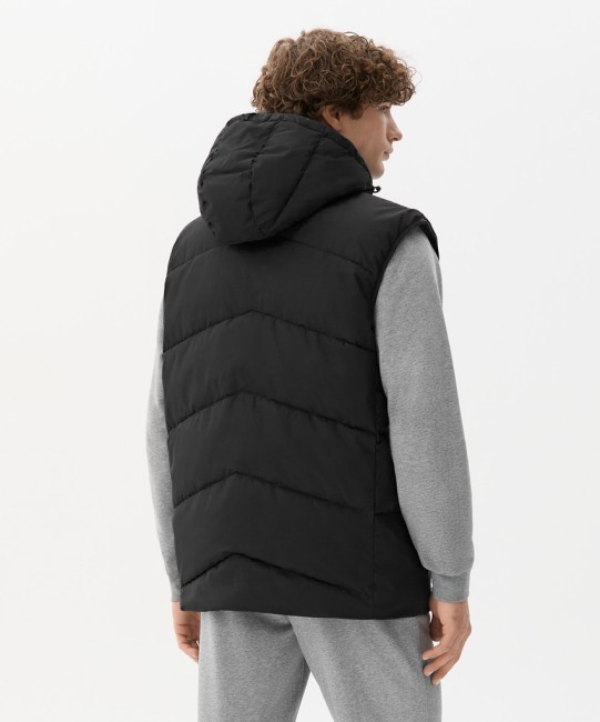 Жилет утепленный c капюшоном JÖGEL ESSENTIAL PerFormPROOF Padded Hooded Vest, черный (2126160) Жилет утепленный c капюшоном JÖGEL ESSENTIAL PerFormPROOF Padded Hooded Vest, черный (2126160)