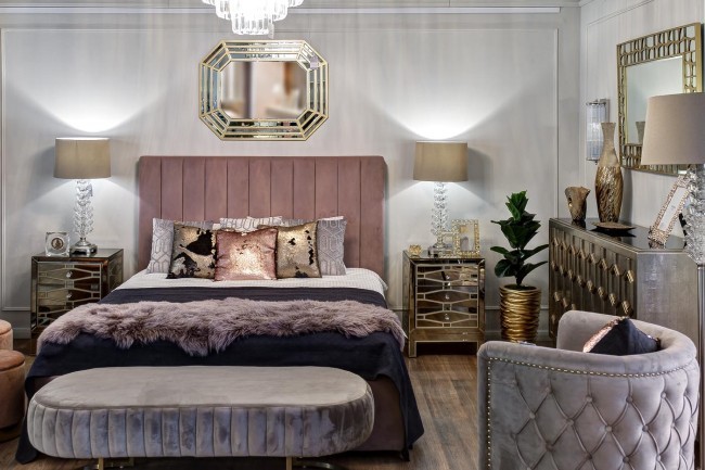 Банкетка велюр серо-беж, метал.основ.135*54*45см (TT-00000997) Банкетка велюр серо-беж, метал.основ.135*54*45см (TT-00000997)