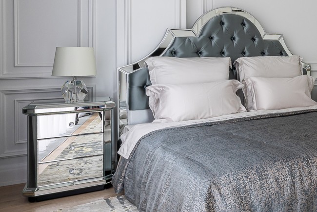 Тумба прикроватная зеркальная 50*43*65см (00002607) Тумба прикроватная зеркальная 50*43*65см (00002607)