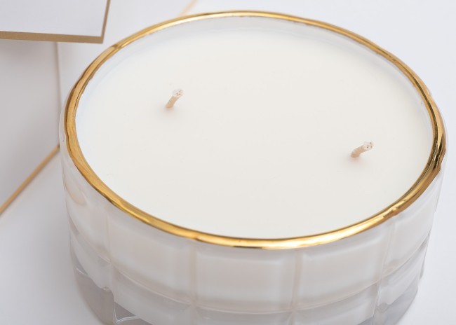 Свеча ароматическая Jasmine flower tea в вазе в упаковке 185 гр (TT-00014727) Свеча ароматическая Jasmine flower tea в вазе в упаковке 185 гр (TT-00014727)