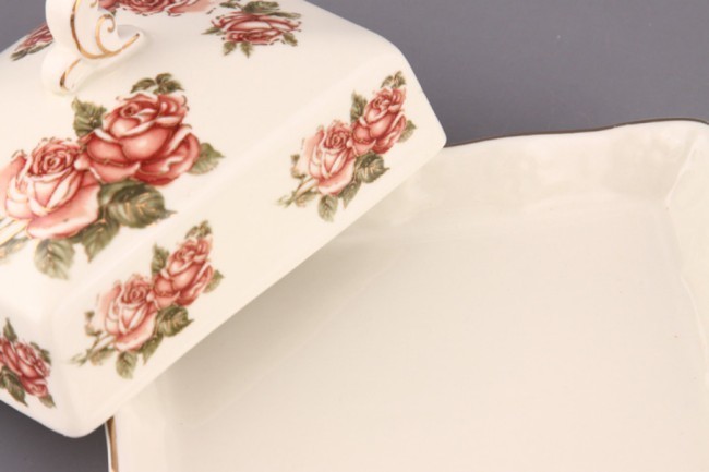 Маслёнка lefard "корейская роза" 15*13*9 см Lefard (69-1728) Маслёнка lefard "корейская роза" 15*13*9 см Lefard (69-1728)