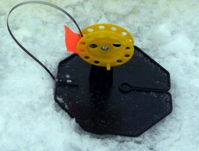 Набор жерлиц оснащенных 10 шт Тонар ЖЗО-04 в сумке, подставка 185, катушка 63 мм (70111) Набор жерлиц оснащенных 10 шт Тонар ЖЗО-04 в сумке, подставка 185, катушка 63 мм (70111)