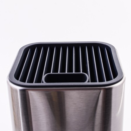 Набор кухонных ножей нерж/ст + подставка пластик 7пр Mayer&Boch (40613) Набор кухонных ножей нерж/ст + подставка пластик 7пр Mayer&Boch (40613)