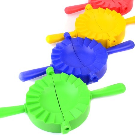 Форма для лепки пельменей и вареников (2613) Форма для лепки пельменей и вареников (2613)